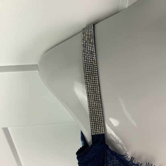 NWT Victorias Secret 38DDD Lace Velvet Balconette Demi Bra Rhinestone Strap - Picture 5 of 9